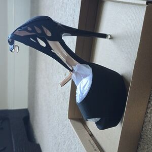 Size 5.5 black peep toe pump